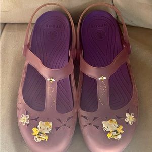 HELLO KITTY CROCS MARY JANE STYLE SZ6 WOMENS